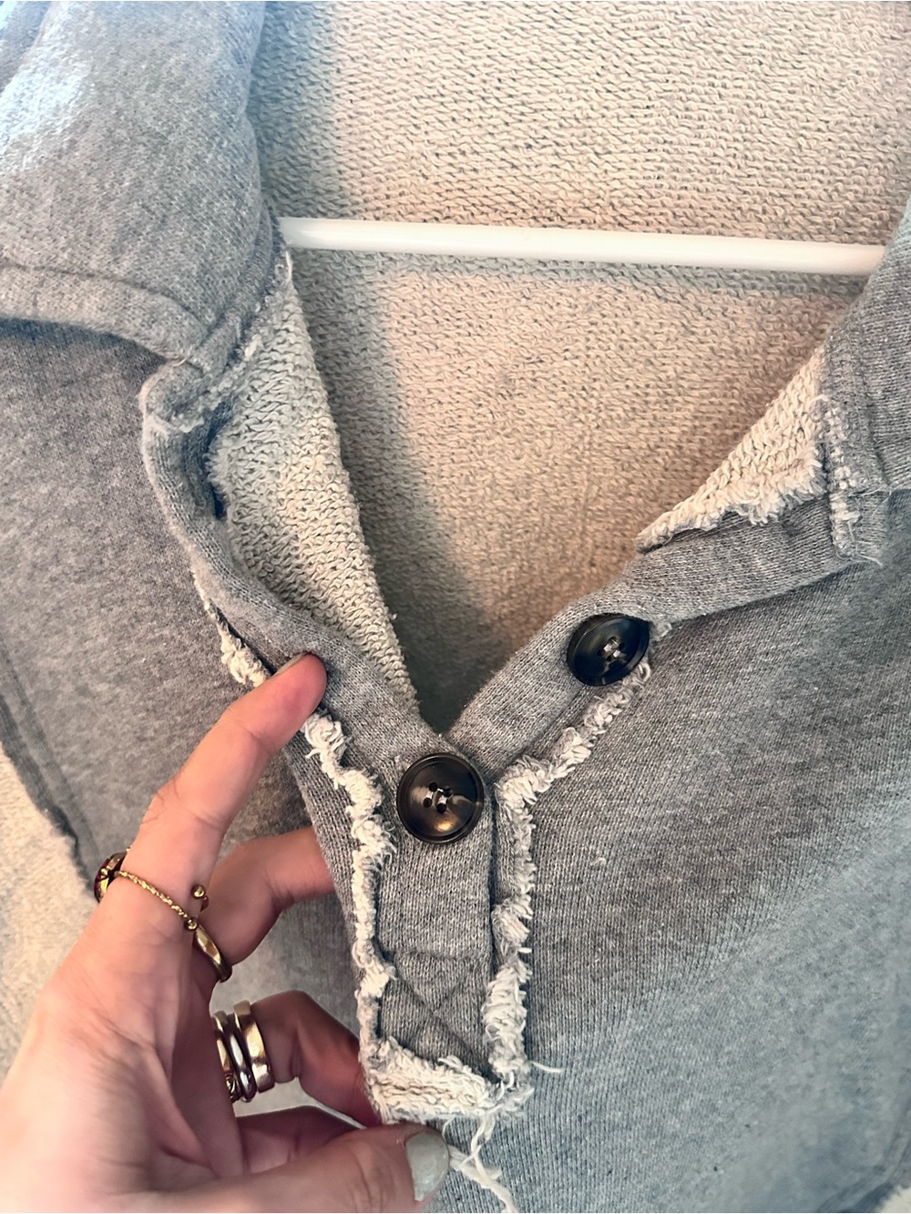 Easel Neutral Two-Tone Sweatshirt in light grey & dark grey - Picture 2 of 4